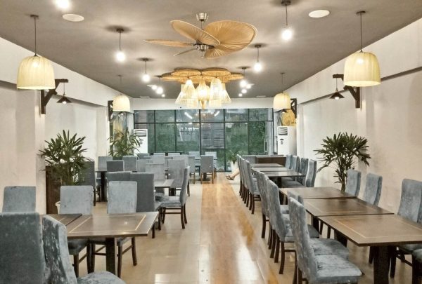 Quạt trần phong cách nhiệt đới, sang trọng cho quán cà phê